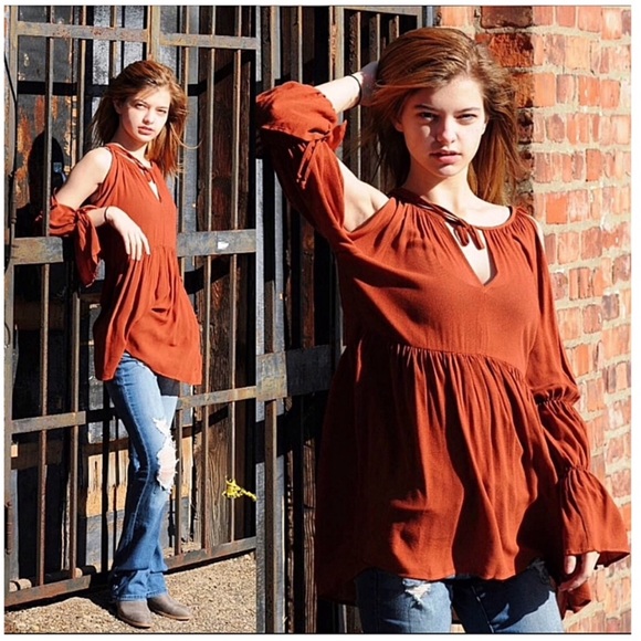 ✨HP✨Burnt Orange Slit Sleeve Tunic Top - Picture 3 of 6